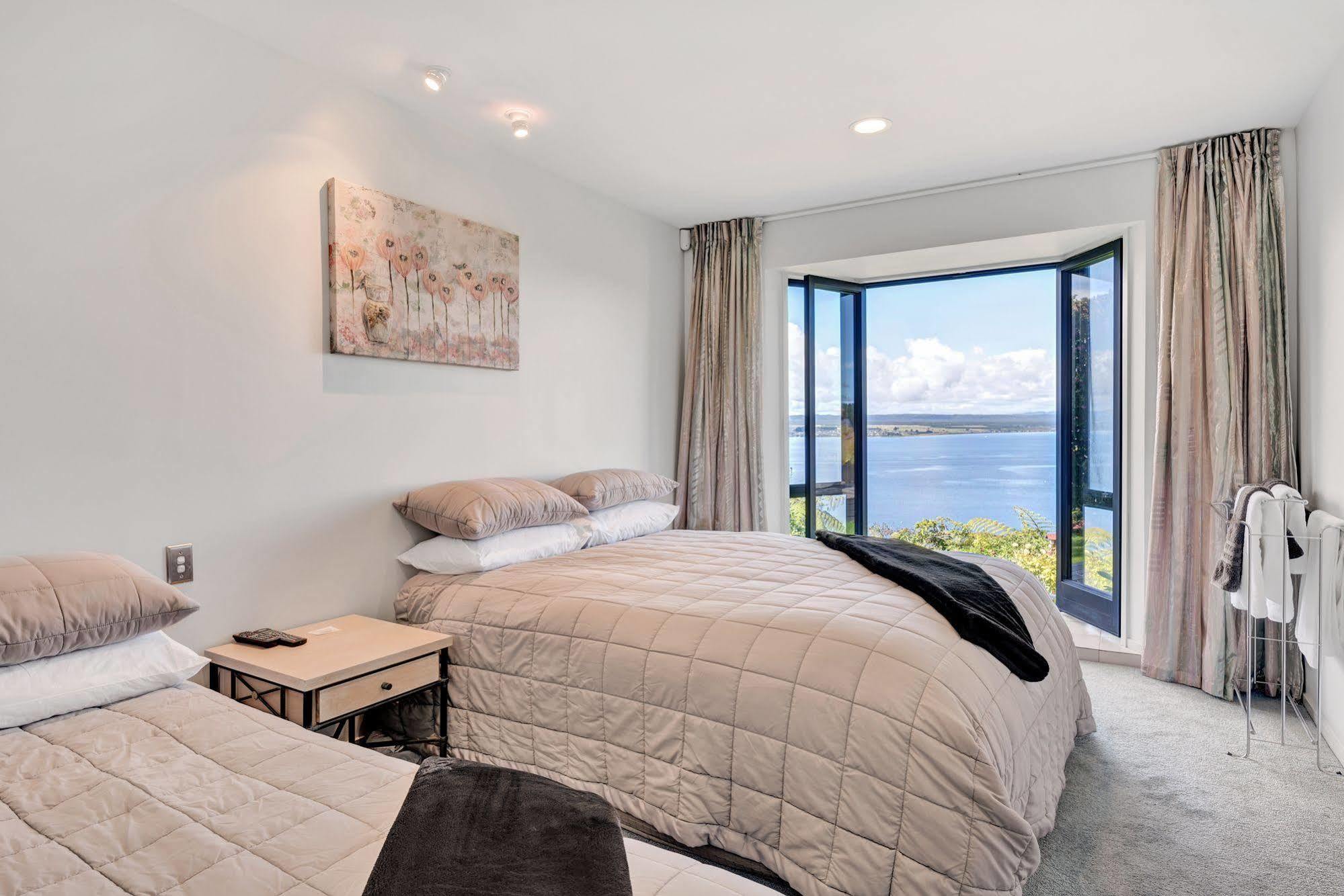 Serenity On Wakeman Taupo Exterior photo