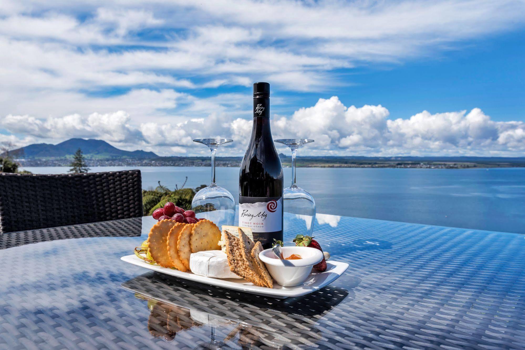 Serenity On Wakeman Taupo Exterior photo
